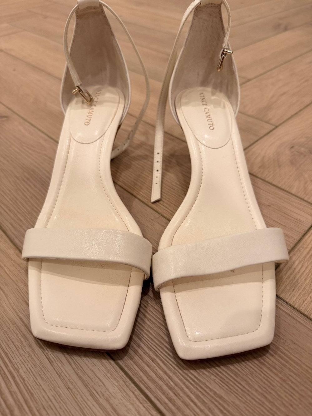 Cute cream Vince Camuto Kitten Heel size 9